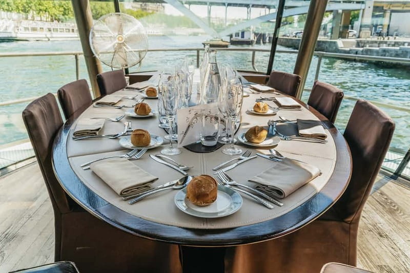 Paris: 2-Hour River Seine Lunch Cruise with 3-course-menu - The Louvre, Concorde, and Grand Palais