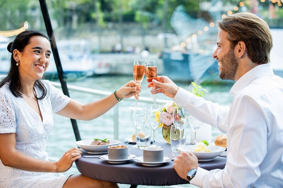 Paris: 3-Course-Dinner Cruise with Wine on the Seine River - Sunset, monuments, and the Eiffel Tower finale
