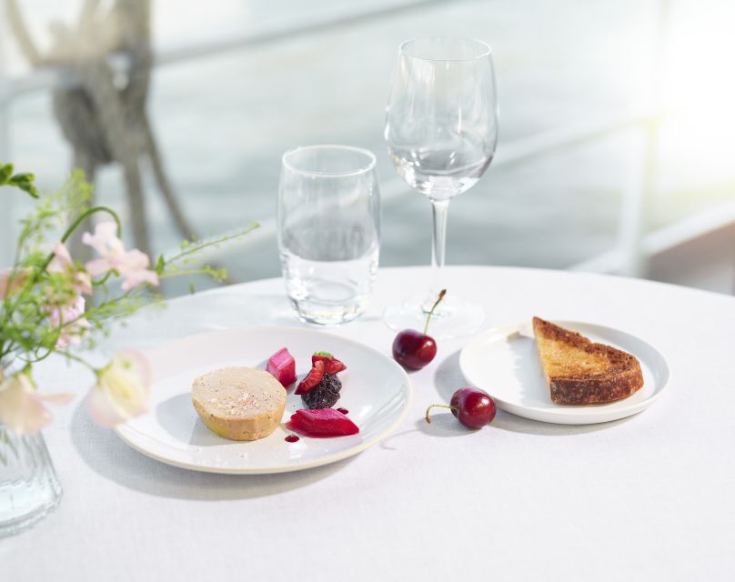 Paris: 3-Course-Dinner Cruise with Wine on the Seine River - A glass canopy changes the view