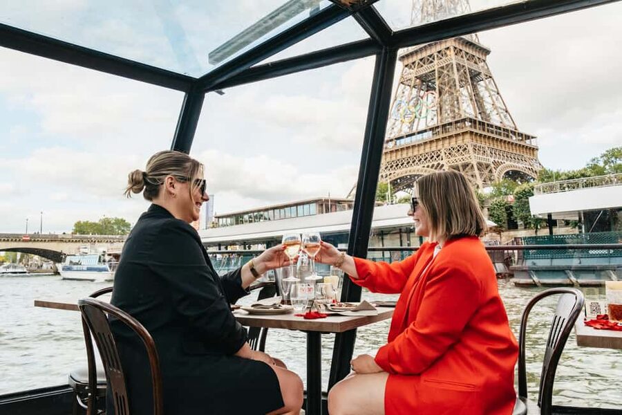 Paris : 3-Course Gourmet Dinner Cruise on Seine River - FAQ