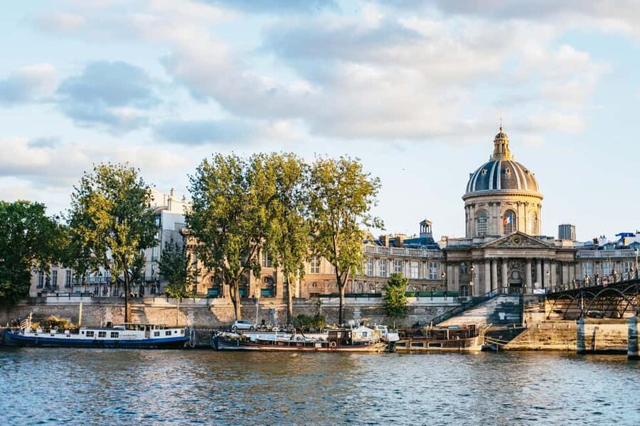 Paris : 3-Course Gourmet Dinner Cruise on Seine River - A Paris dinner with the city moving past your window