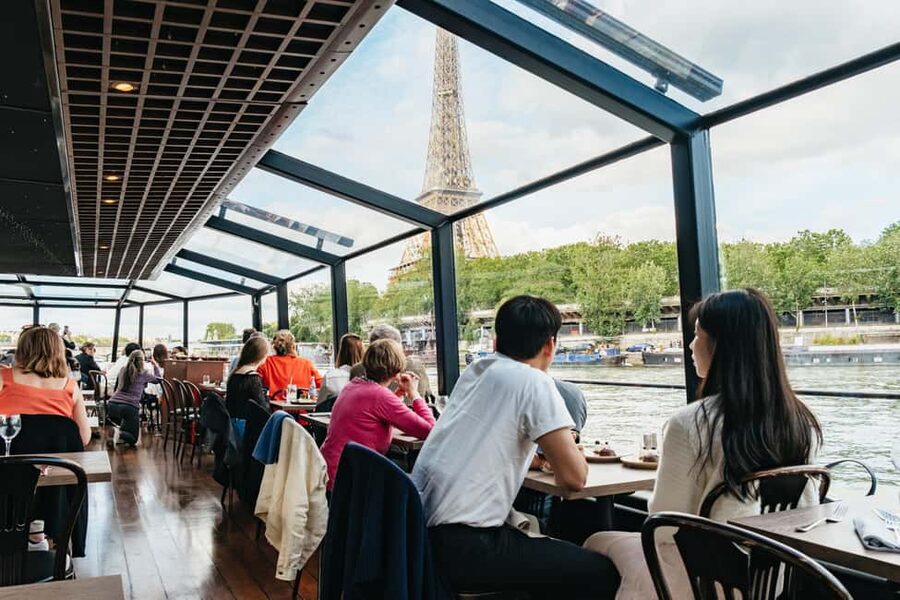Paris : 3-Course Gourmet Dinner Cruise on Seine River - Should you book the Seine dinner cruise?