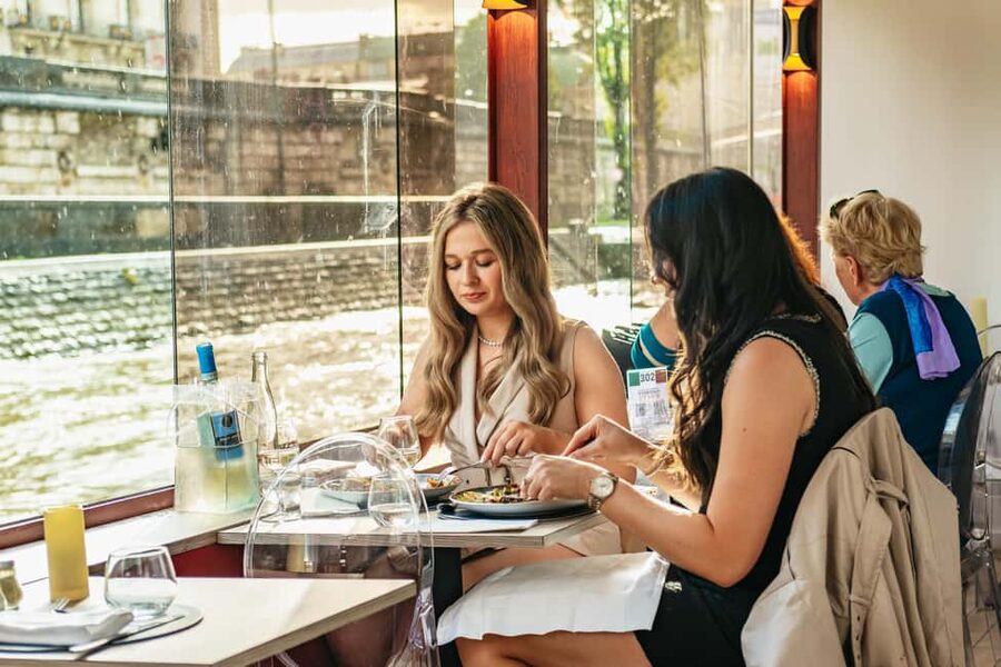 Paris: 3-Course Italian Meal Seine Cruise - Timing tips for a better outing