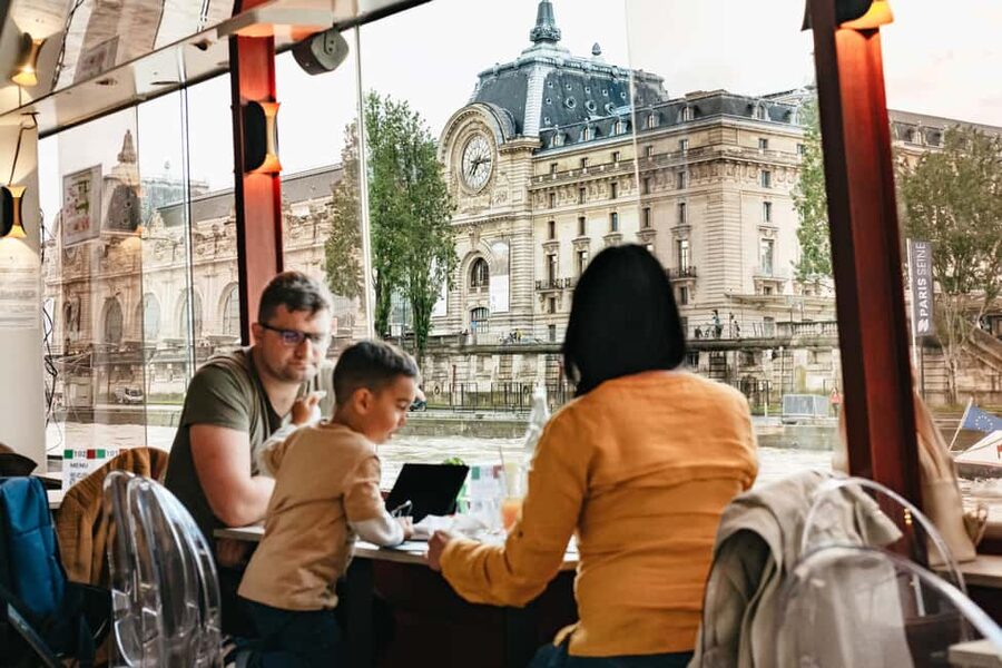 Paris: 3-Course Italian Meal Seine Cruise - An Italian meal with Paris moving past the windows