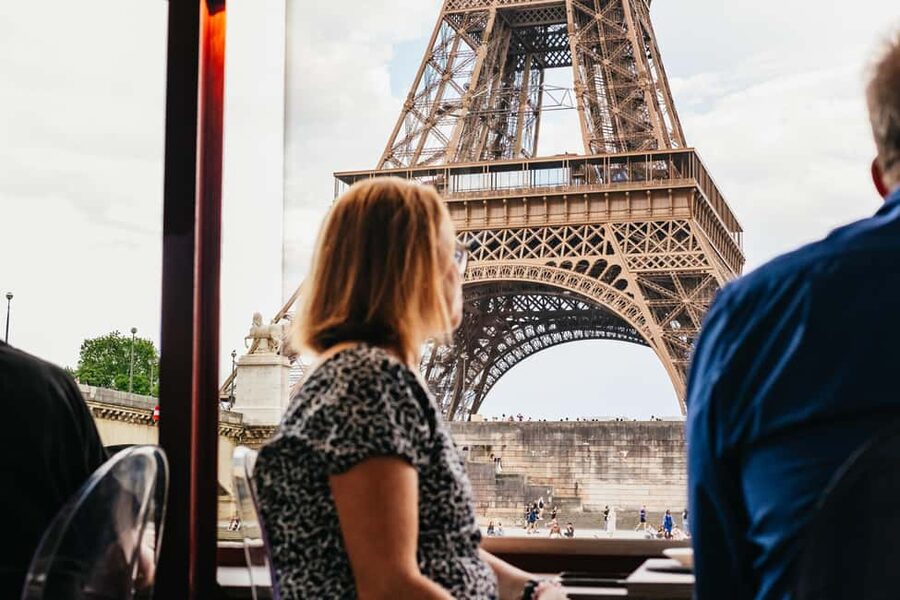 Paris: 3-Course Italian Meal Seine Cruise - Two hours on the Seine, with the Eiffel Tower as the star