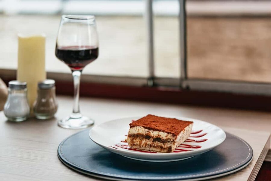Paris: 3-Course Italian Meal Seine Cruise - Seating, views, and the VIP question