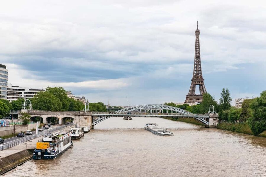 Paris: 3-Course Italian Meal Seine Cruise - What the $69 price really covers