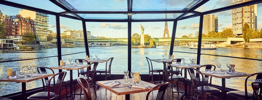 Paris: 3-Course Lunch Cruise on the River Seine - Choosing the main course at sea