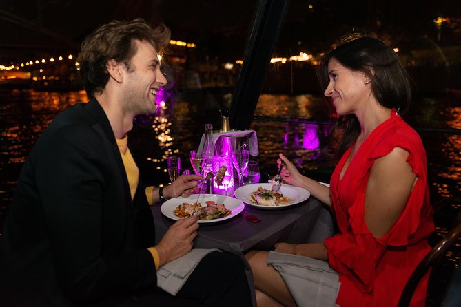 Paris 3-Courses Gourmet Dinner Seine River Cruise with Champagne - The Eiffel Tower and the western turn