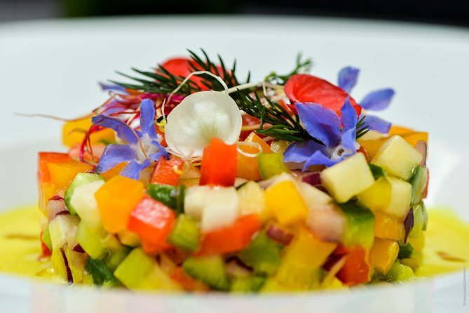 Paris 3-Courses Gourmet Dinner Seine River Cruise with Champagne - What arrives at the table