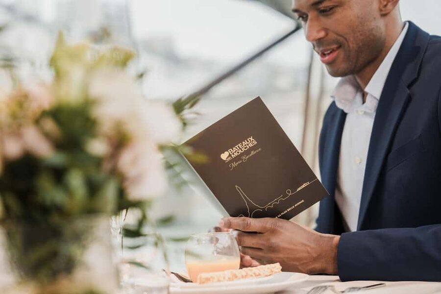 Paris: 4-Course Dinner Cruise on Seine River with Live Music - Dinner, wine, and the rhythm of the evening