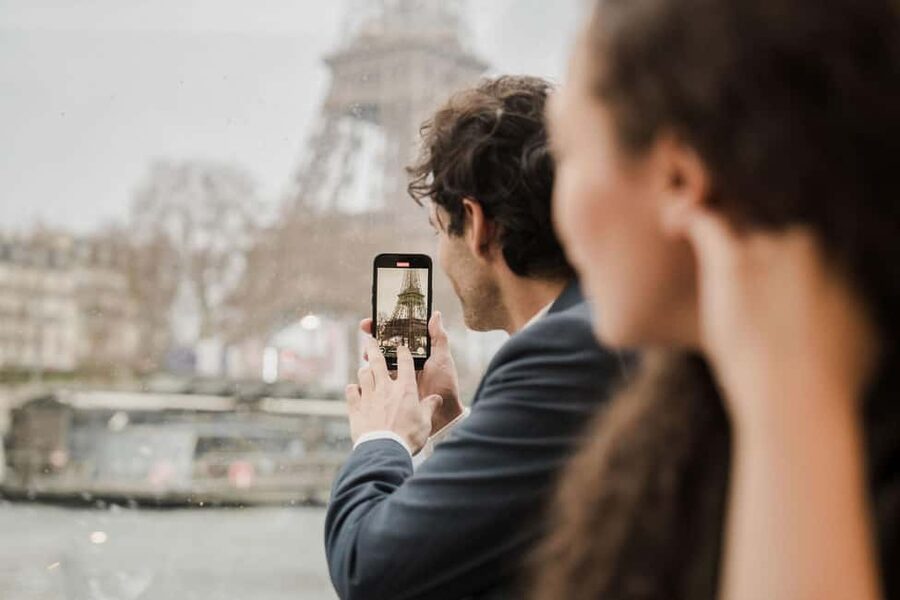 Paris: 4-Course Dinner Cruise on Seine River with Live Music - Piano, violin, and the view from the upper deck