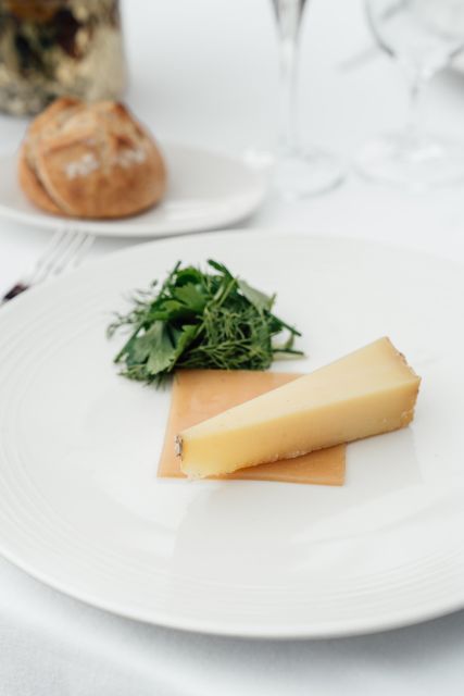 Paris: 4-Course Dinner Cruise on Seine River with Live Music - What the $153 price really buys you