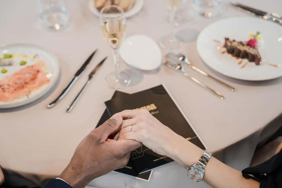 Paris: 4-Course Dinner Cruise on Seine River with Live Music - Should you book this Seine dinner cruise?