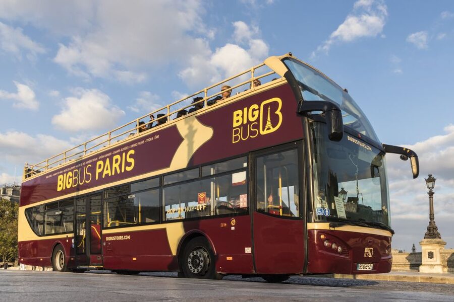 Paris: Big Bus Hop-on Hop-off Tour and Seine River Cruise - Reading the route from Louvre to Notre Dame