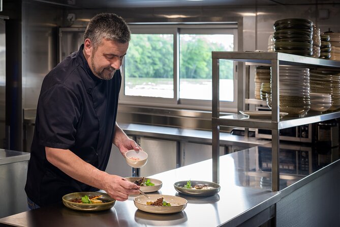 Paris Capitaine Fracasse 3 Course Seine River Dinner Cruise - Is $68.48 a fair price?