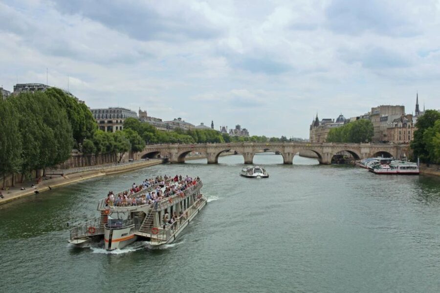 Paris: Catacombs, Audio Guide, and River Cruise Option - Getting the ticket right at the door