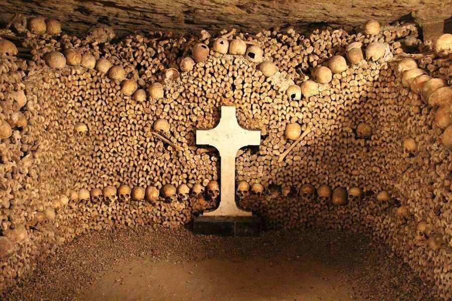Paris: Catacombs Entry & Seine River Cruise with Audio Guide - Why the Catacombs feel more thoughtful than frightening
