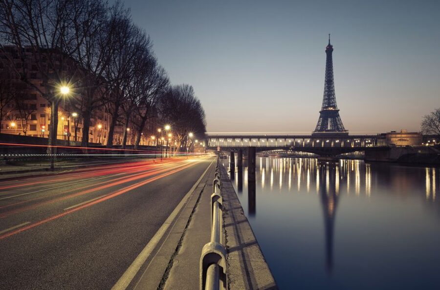 Paris: Dinner Cruise on the Seine and Eiffel Tower 2nd floor - Who should book this evening