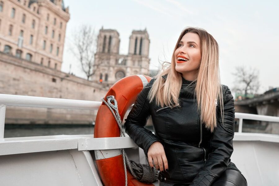 Paris: Eiffel Tower Access and Seine River Cruise - Unlimited time inside gives you breathing room