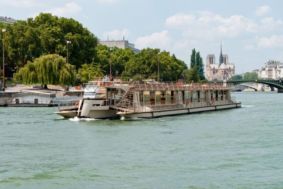 Paris: Eiffel Tower Access and Seine River Cruise - The Eiffel Tower presentation sets the scene