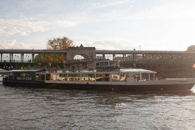 Paris en Scene 3 Course Seine River Dinner Cruise - Should you book Paris en Scene?