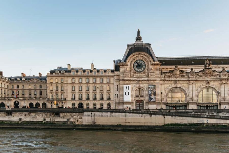 Paris: Gourmet Dinner Cruise on Seine River with Live Music - What arrives at your table