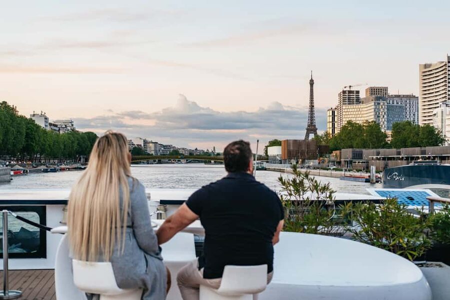 Paris: Gourmet Dinner Cruise on Seine River with Live Music - Boarding at 2 Rue du Ranelagh