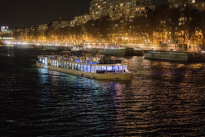 Paris Gourmet Dinner Seine River Cruise with Singer and DJ Set - The Eiffel Tower moment