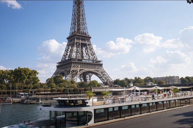 Paris Gourmet Dinner Seine River Cruise with Singer and DJ Set - Live singing, DJ music, and dancing