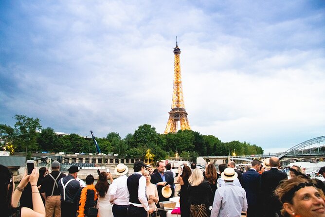 Paris Gourmet Dinner Seine River Cruise with Singer and DJ Set - Bridges, squares, and views from the water