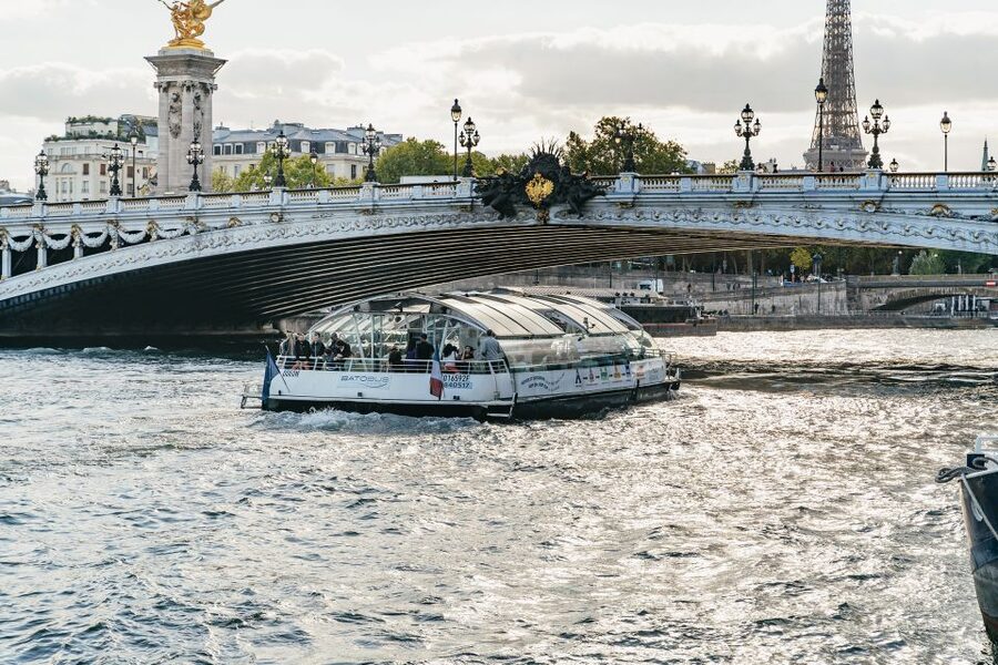 Paris: Hop-On Hop-Off Seine Cruise Pass with 9 Stops - Boarding at Port de la Bourdonnais and the Eiffel Tower
