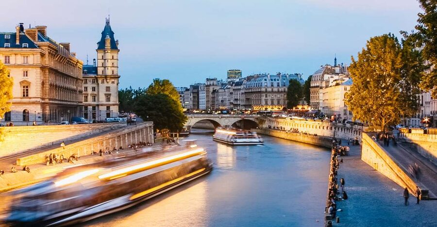 Paris: Illuminated Evening River Cruise & Waffle Tasting - A simple way to see Paris after dark