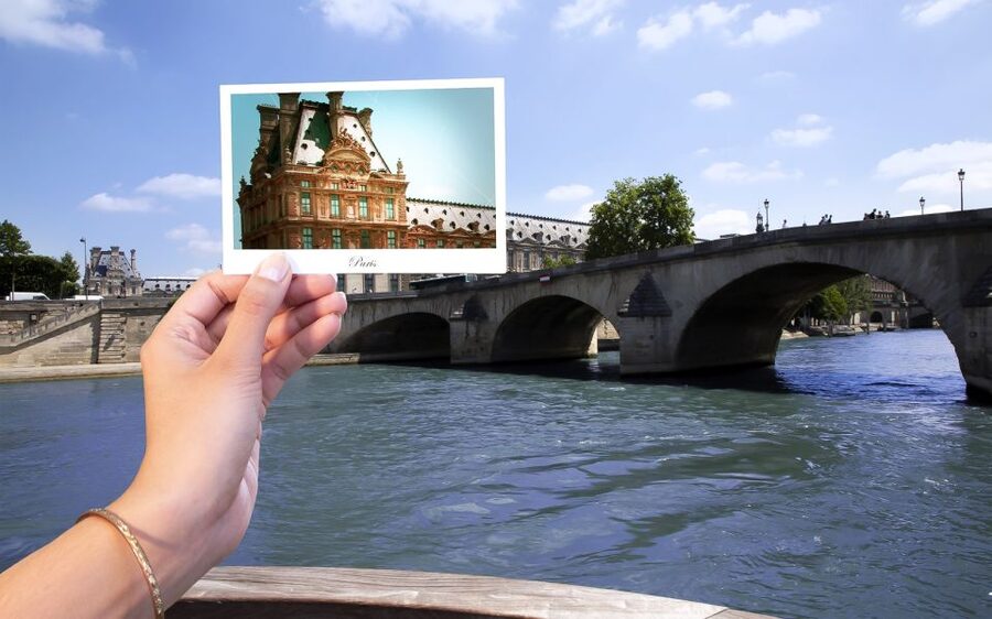 Paris: Illuminations River Cruise with Audio Commentary - Île de la Cité and Notre Dame