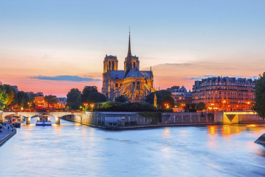 Paris: Illuminations River Cruise with Audio Commentary - What the $20 price really buys you