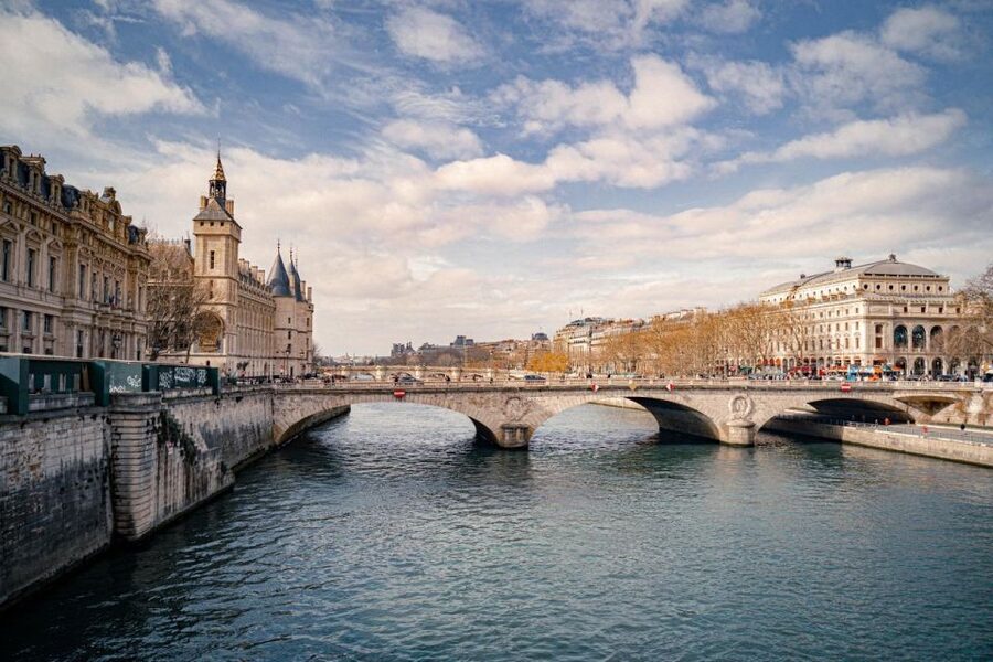 Paris: Louvre Museum Entry Ticket With Host and River Cruise - Seeing Paris from the Seine