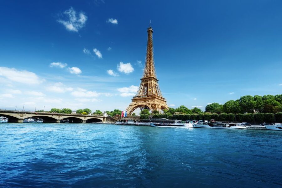 Paris: Romantic Cruise with 3-course Dinner on Seine River - Paris by boat, with dinner in the middle of it all