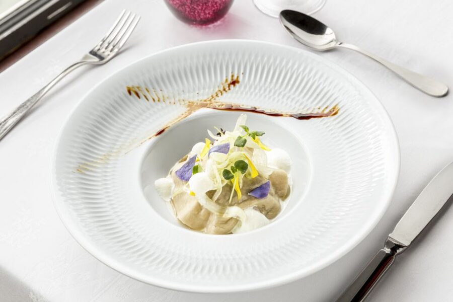 Paris: Seine River Cruise with 3-Course Dinner & Live Music - What comes to the table