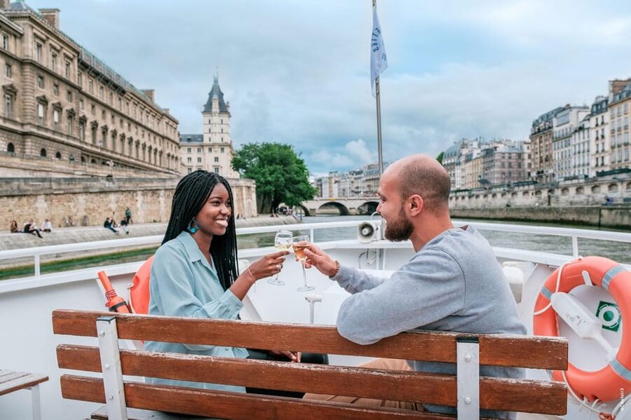 Paris: Seine River Cruise with Champagne from Eiffel Tower - Champagne, seating, and the details that matter