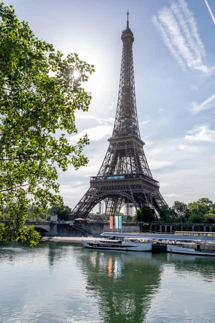 Paris: Seine River Cruise with Champagne from Eiffel Tower - Finding Vedettes de Paris by the Eiffel Tower