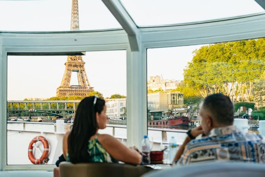 Paris: Seine River Panoramic Views Dinner Cruise - Key points at a glance