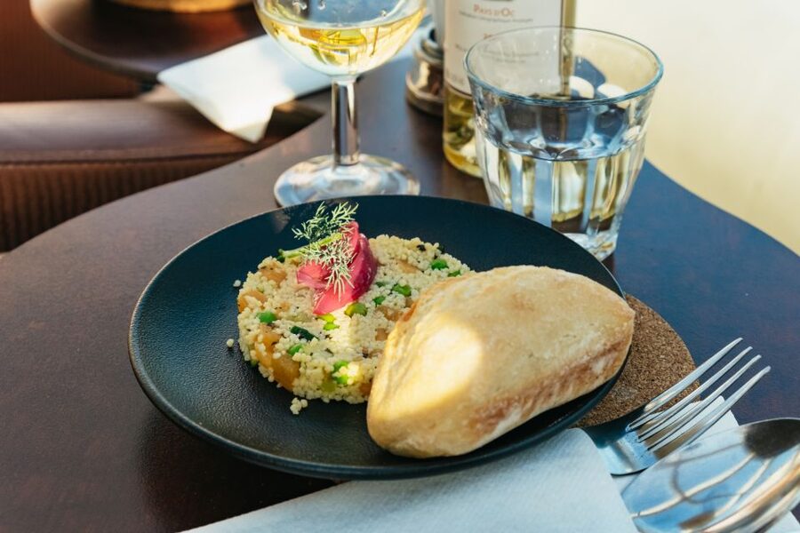 Paris: Seine River Panoramic Views Dinner Cruise - Who should book this cruise?