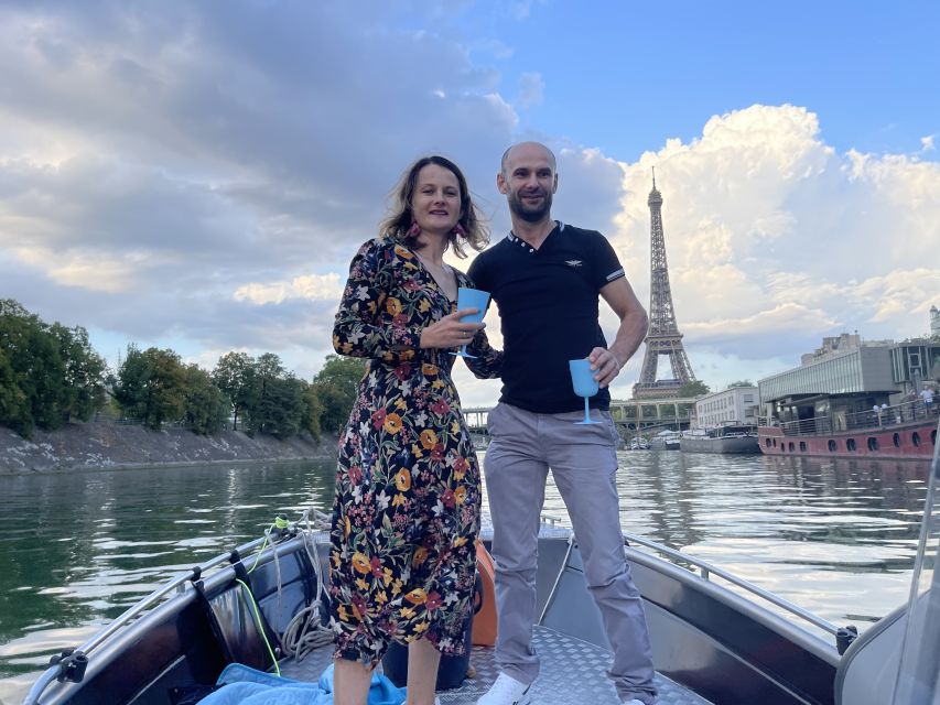 Paris: Seine River Private Cruise - The family crew is part of the experience