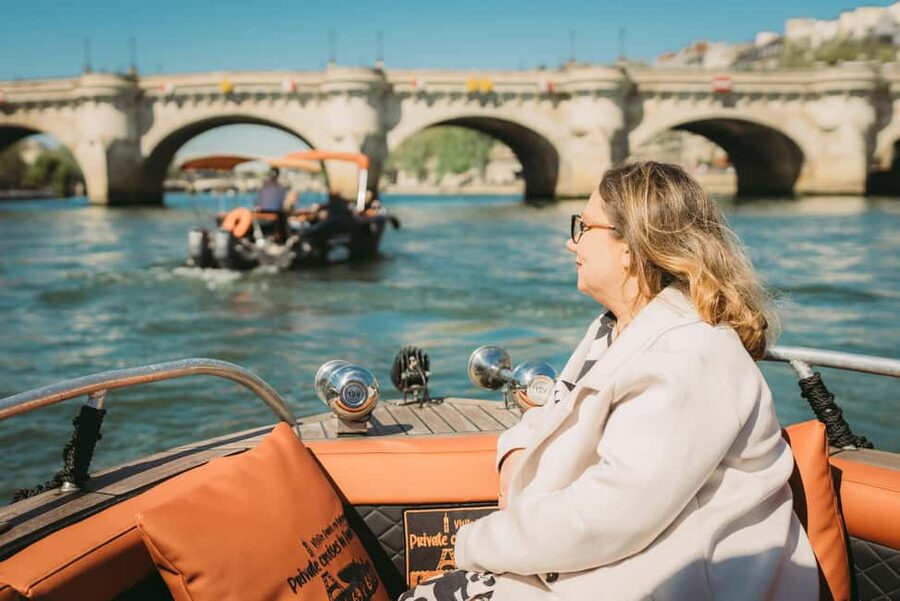 Paris: Seine River Private Cruise - Daylight, sunset, or city lights