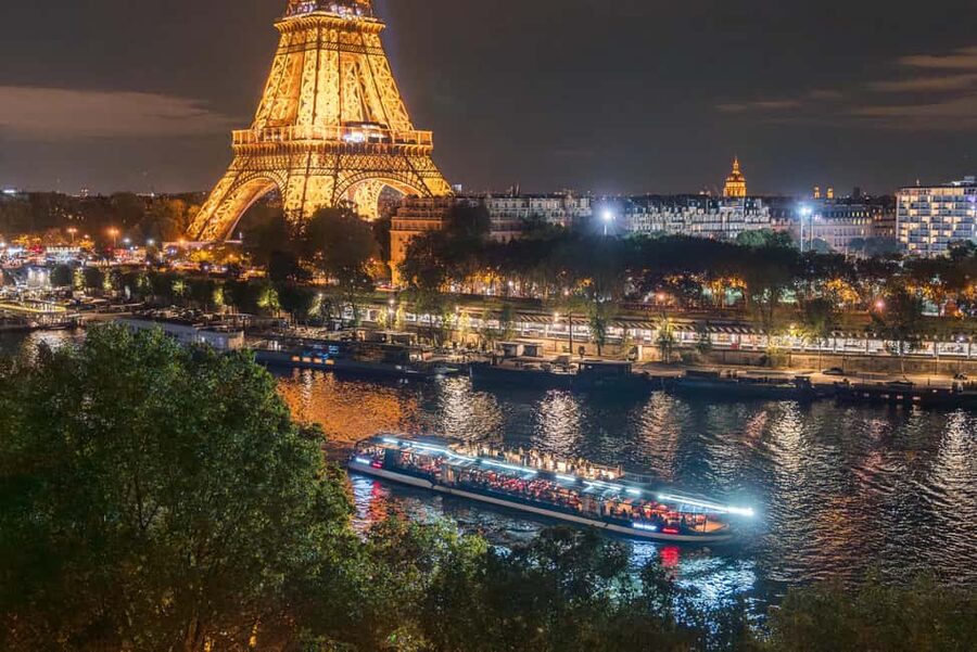 Paris: Seine River Sightseeing Cruise by Bateaux Mouches - Notre Dame and the heart of Paris