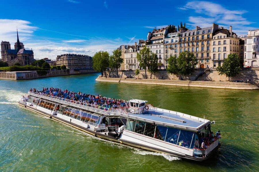 Paris: Seine River Sightseeing Cruise by Bateaux Mouches - The Eiffel Tower, the grand finale