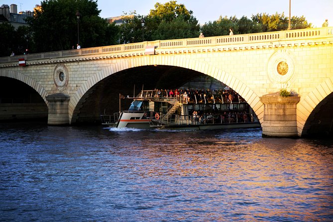 Paris Seine River Sightseeing Cruise with Commentary by Bateaux Parisiens - The Louvre, Place de la Concorde, and the return trip