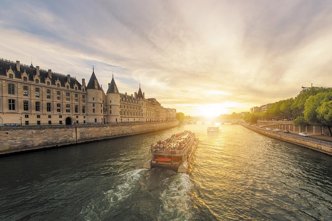 Paris Seine River Sightseeing Cruise with Commentary by Bateaux Parisiens - Timing, queues, and the real cost of flexibility