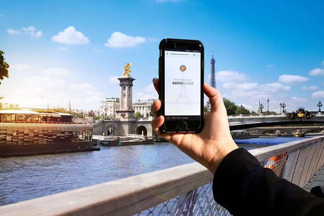 Paris Seine River Sightseeing Cruise with Commentary by Bateaux Parisiens - Choosing the best time of day