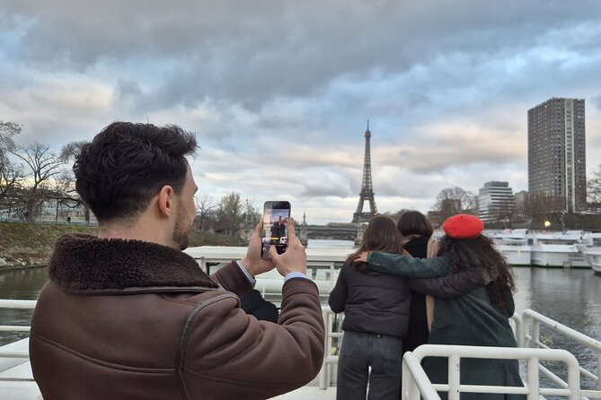 Paris Seine River Sightseeing Guided Cruise Vedettes du Pont Neuf - Île Saint-Louis and the quieter side of Paris